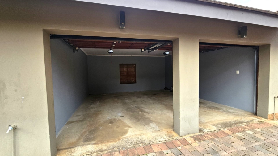 To Let 3 Bedroom Property for Rent in Melodie North West